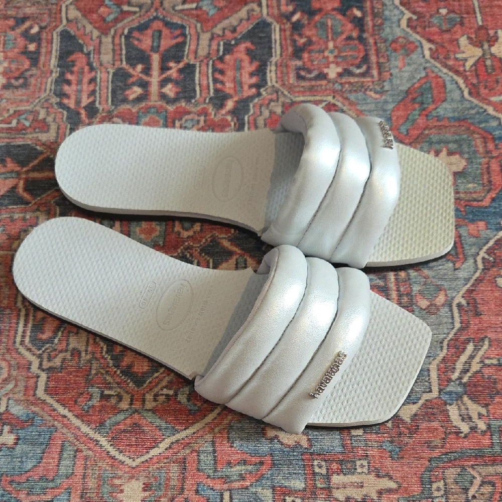 Havaianas Metallic Silver Slide Sandals